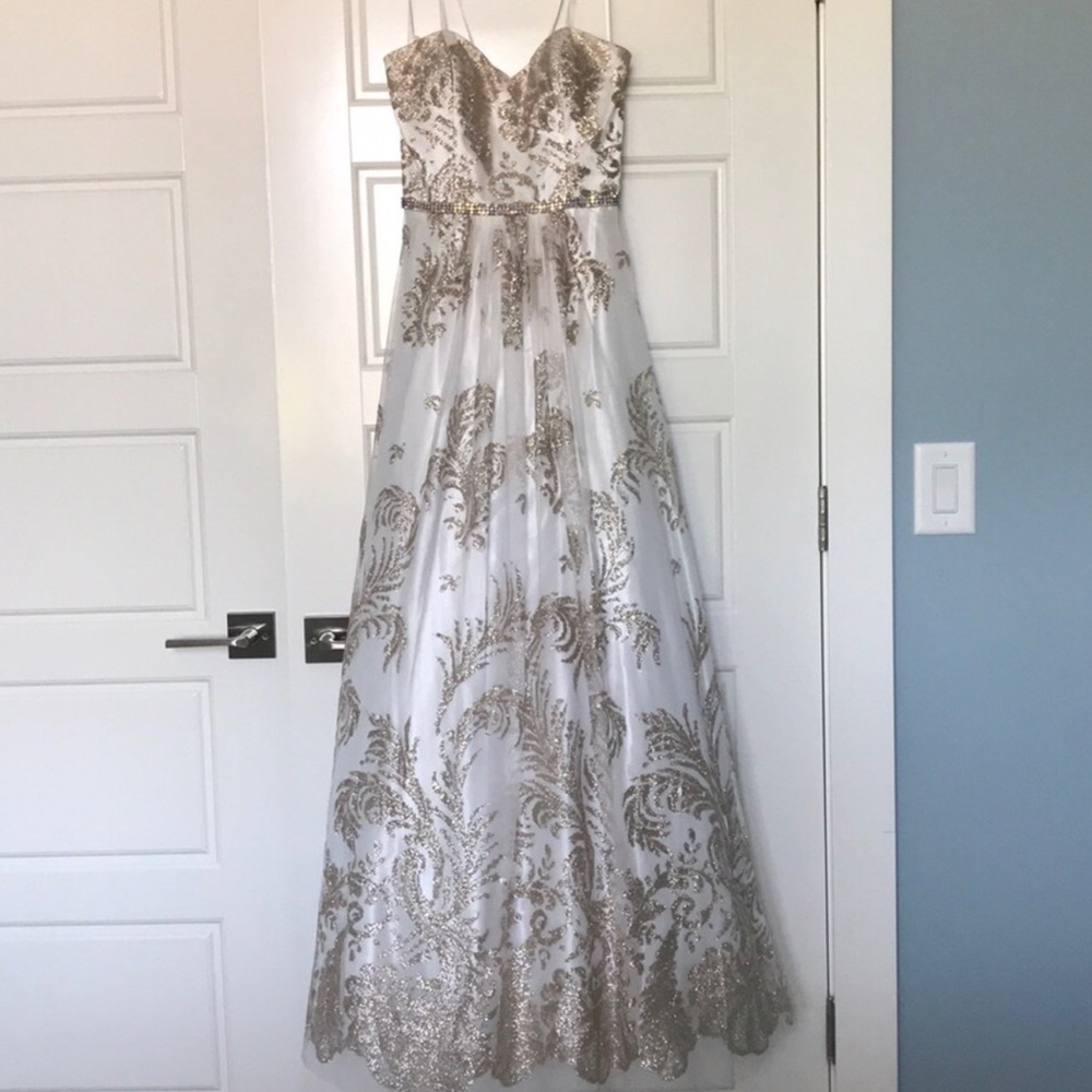 🌸HP🌸 Gold/white spaghetti strap/strapless dress